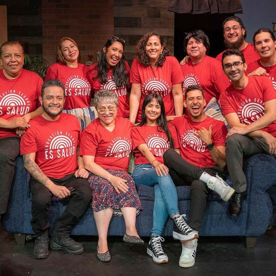 Uniendo culturas: la guía para la integración de los inmigrantes del Medio Sur 1 Cazateatro Bilingual Theatre Company
